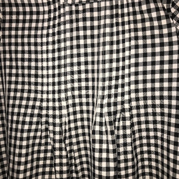 Checkered blouse! Fits body really nice.Size small - Picture 5 of 5